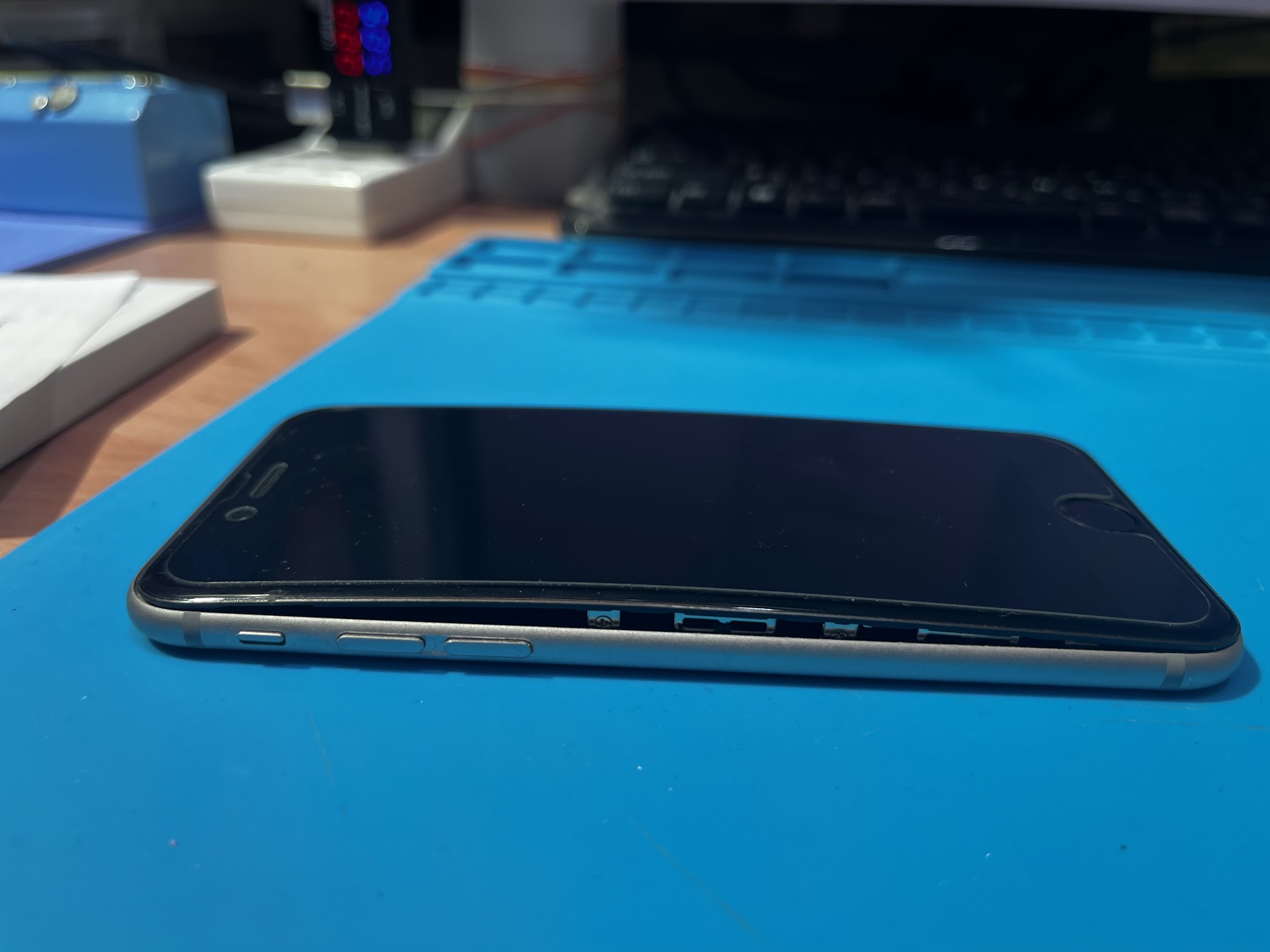 iPhone6(アイフォン6)バッテリー膨張😣修理【スマホ修理工房札幌店】